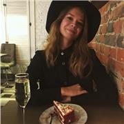 Laureata in Lingue Inglese, Russo, Italiano per i ragazzi e appasionati delle lingue